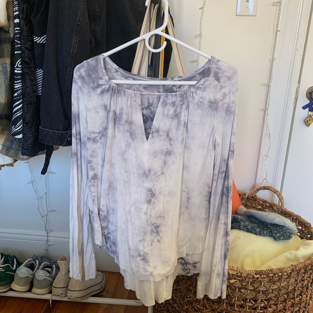 American Eagle long sleeve white and bluish gray tie dye shirt size small